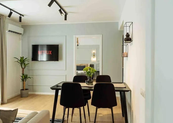 Bright 2br - Location - Balcony *