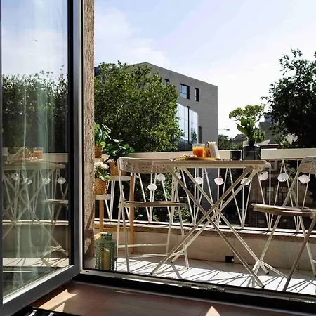 Bright 2br - Location - Balcony *