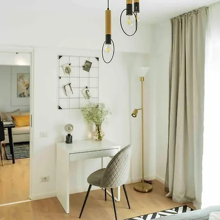 Bright 2br - Location - Balcony