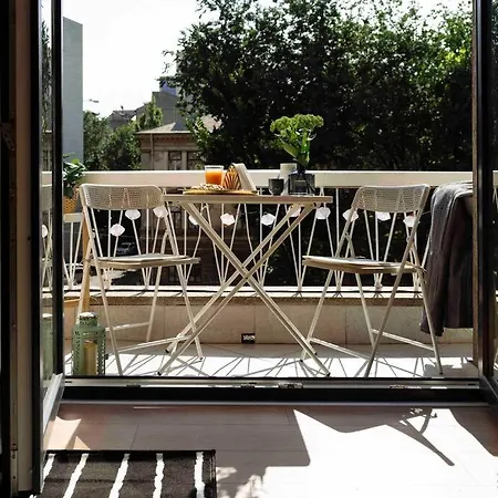 Bright 2br - Location - Balcony *