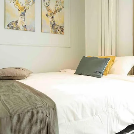 Bright 2br - Location - Balcony Апартаменты *