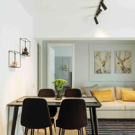 Bright 2br - Location - Balcony Апартаменты *