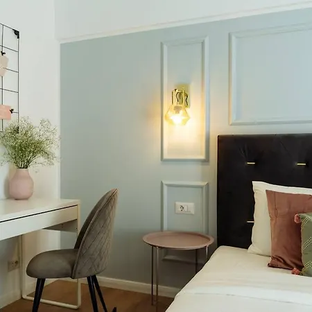 Bright 2br - Location - Balcony *