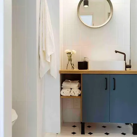 Bright 2br - Location - Balcony דירה
