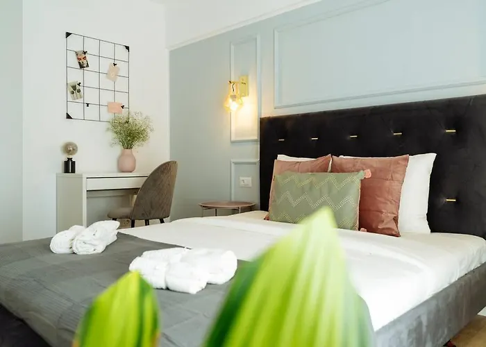 Bright 2br - Location - Balcony *