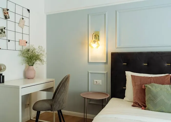 Bright 2br - Location - Balcony *