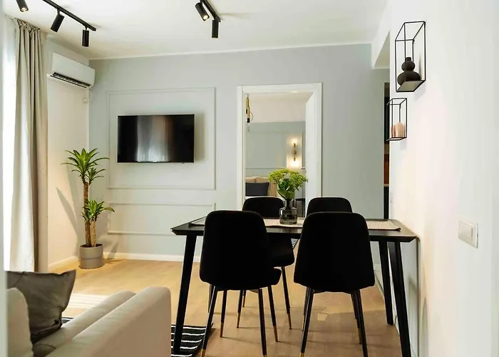 Bright 2br - Location - Balcony Apartman