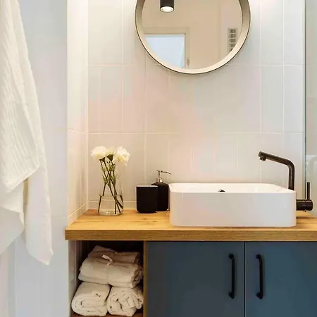 Апартаменти Bright 2br - Location - Balcony