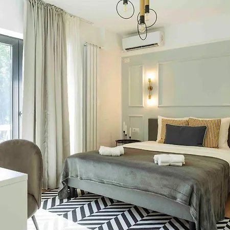 Bright 2br - Location - Balcony Апартаменти