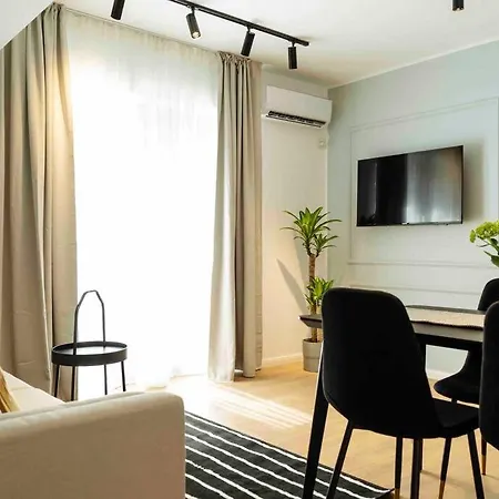 Bright 2br - Location - Balcony Бухарест
