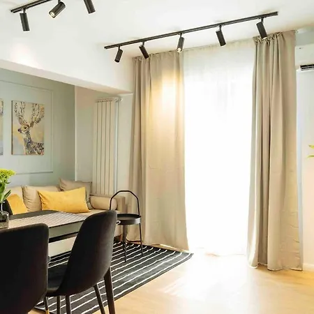 Апартаменти Bright 2br - Location - Balcony Бухарест