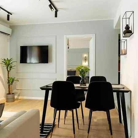 Bright 2br - Location - Balcony Апартаменти