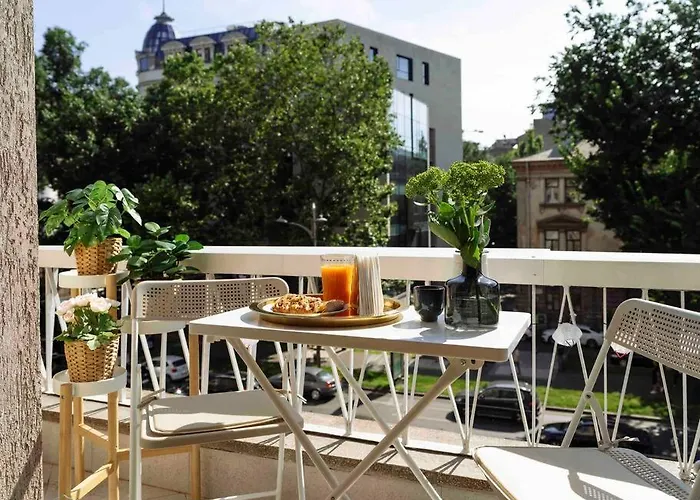 Apartment Bright 2br - Location - Balcony Bucharest