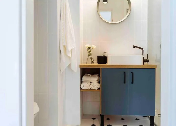 Bright 2br - Location - Balcony דירה